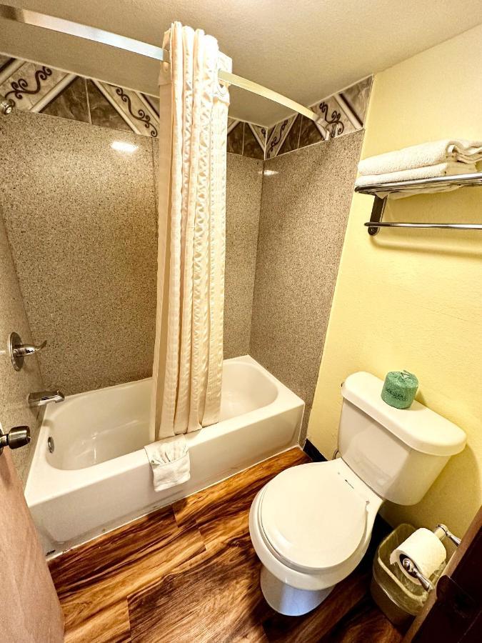 Regency Inn Iola Kültér fotó
