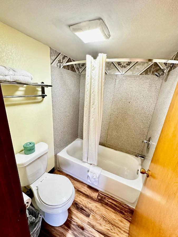 Regency Inn Iola Kültér fotó
