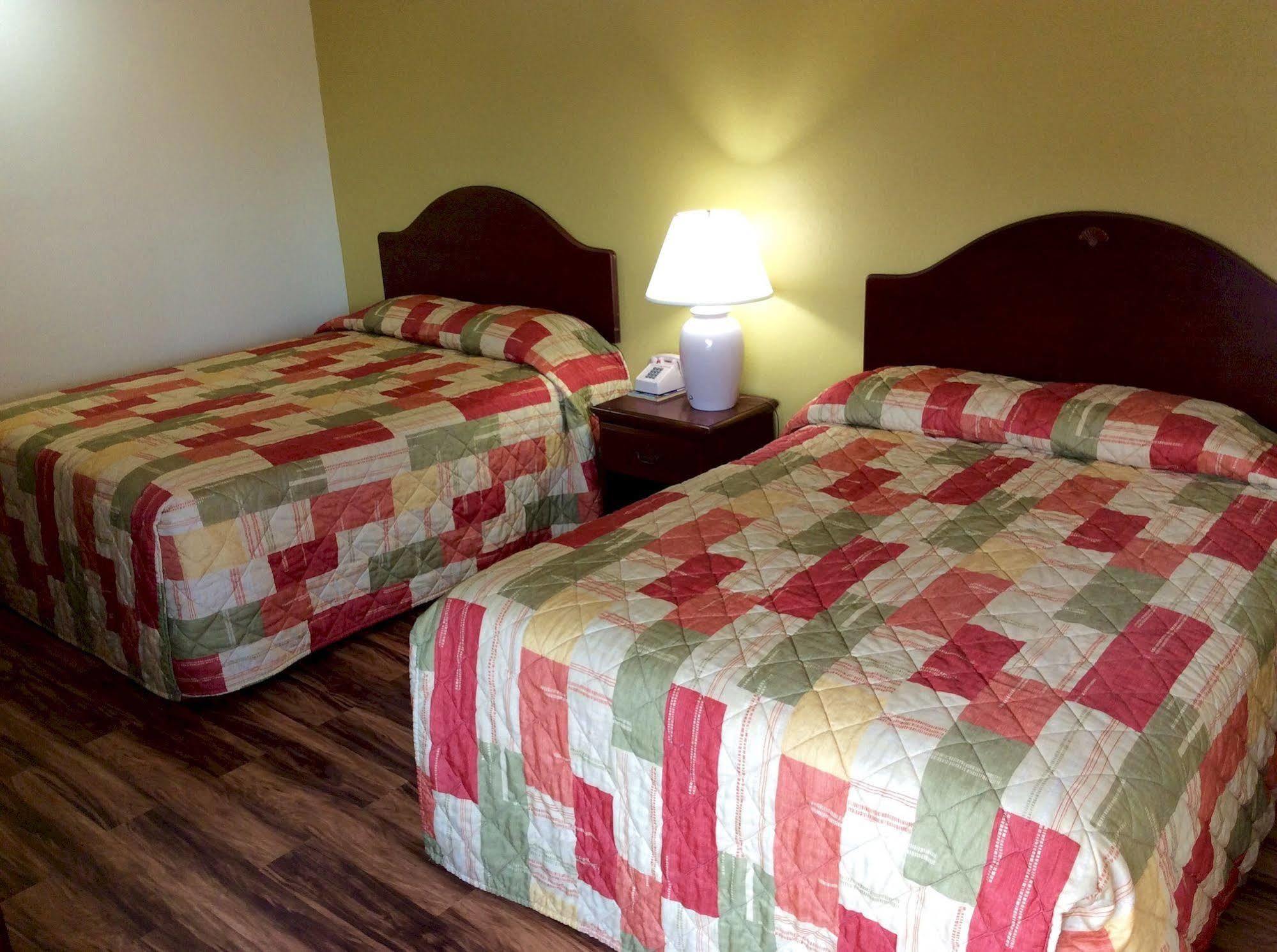 Regency Inn Iola Kültér fotó